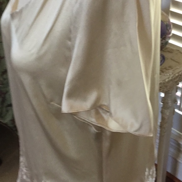 Beautiful Silk Charmese cream lace blouse - Picture 3 of 5